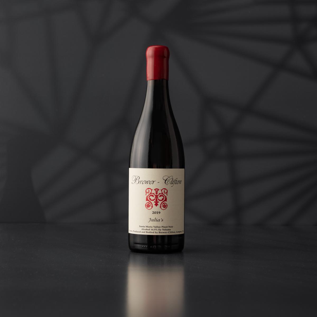 Pinot Noir red wine bottle