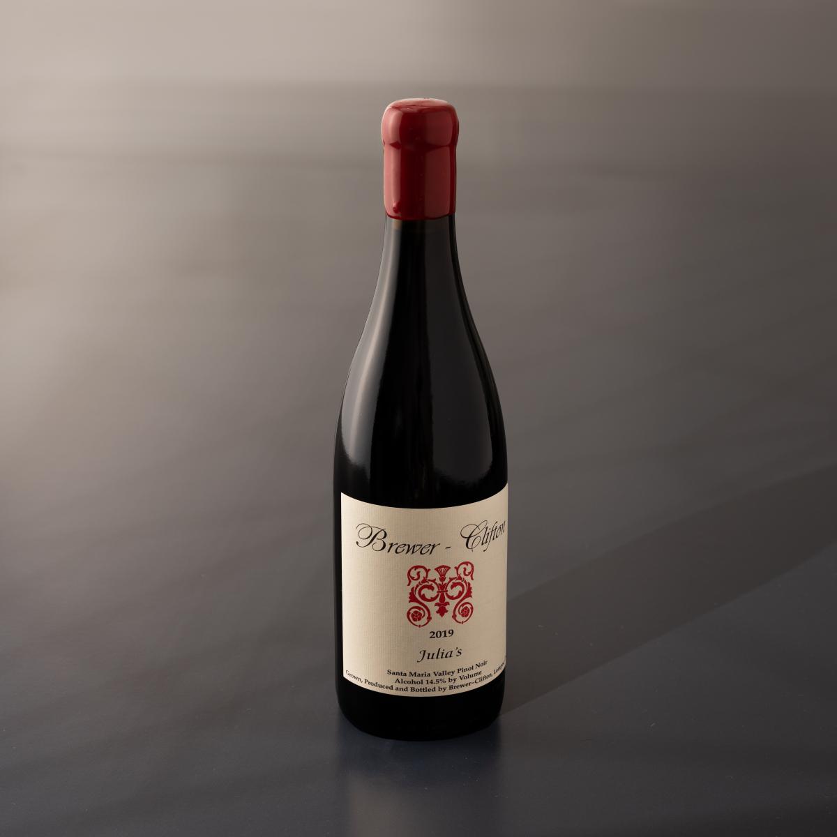 Pinot Noir red wine bottle