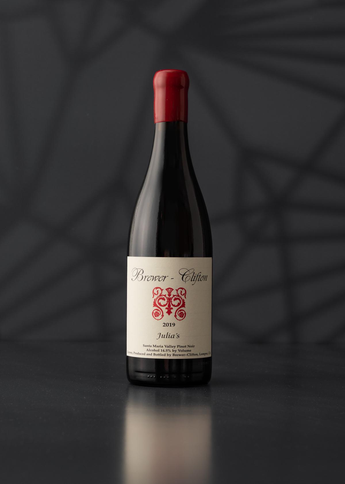 Pinot Noir red wine bottle