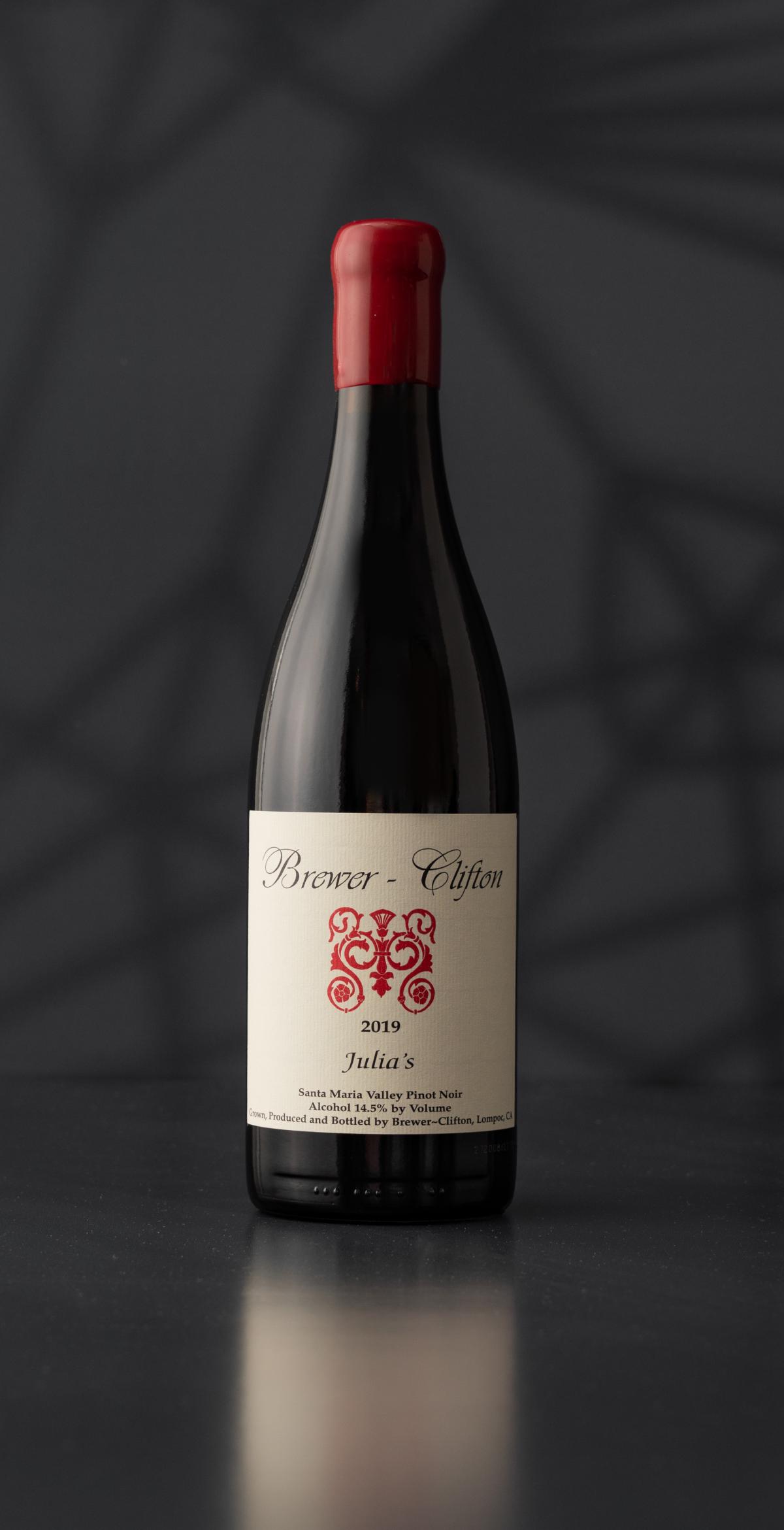 Pinot Noir red wine bottle