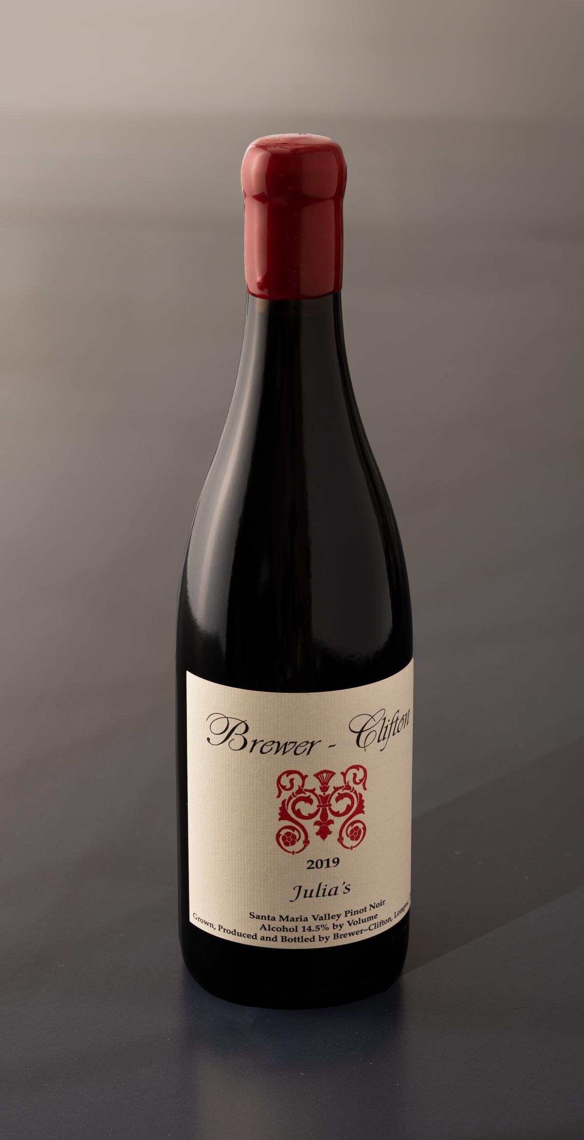 Pinot Noir red wine bottle